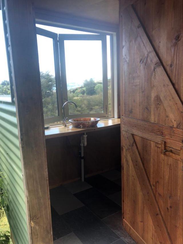 Sunrise Cabin At First Light Rangihaeata Retreat 塔卡卡 外观 照片