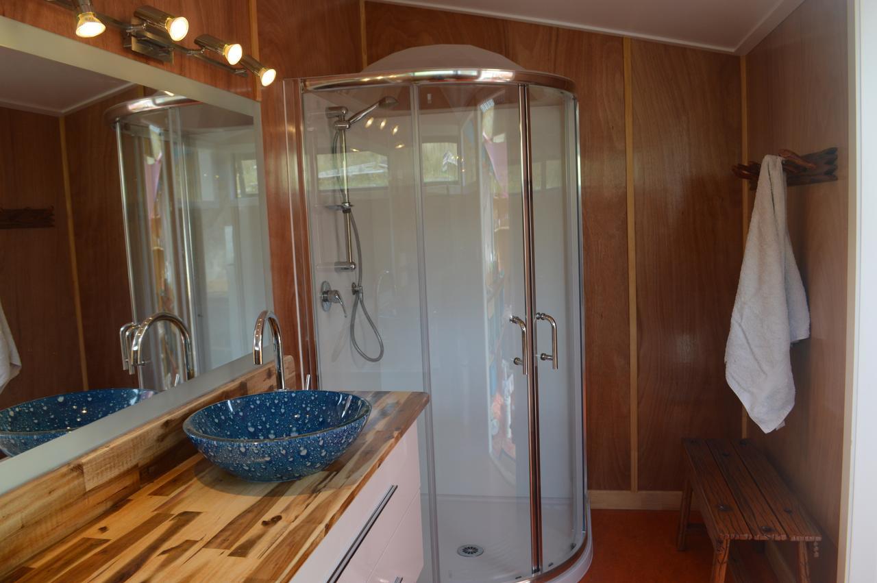Sunrise Cabin At First Light Rangihaeata Retreat 塔卡卡 外观 照片